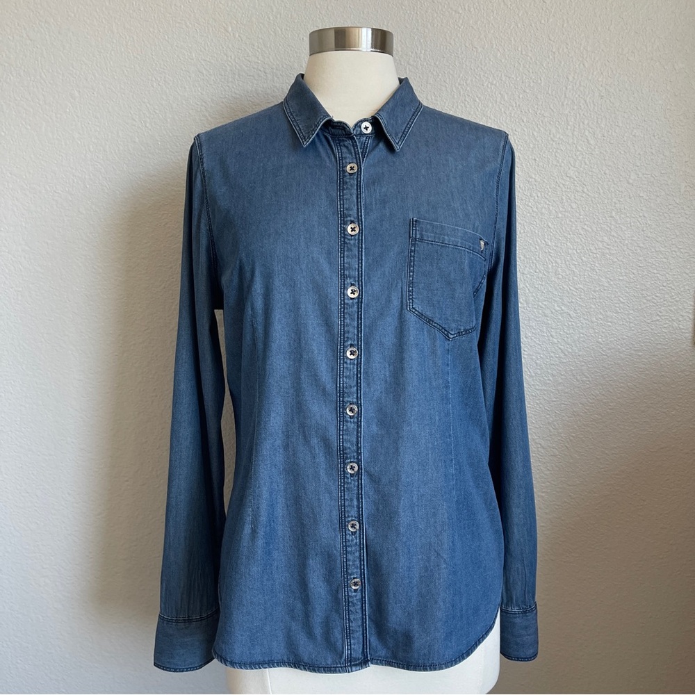 Size M Guess Women’s Western Denim Shirt  In excellent Pre-owned condition. Gent